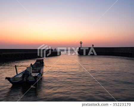 Port at dusk Port at dusk 35223170