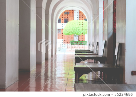 Old wooden chair that is empty  35224696