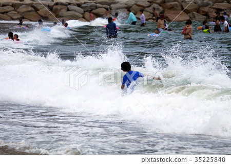 It's a summer seaside summer ~ 35225840