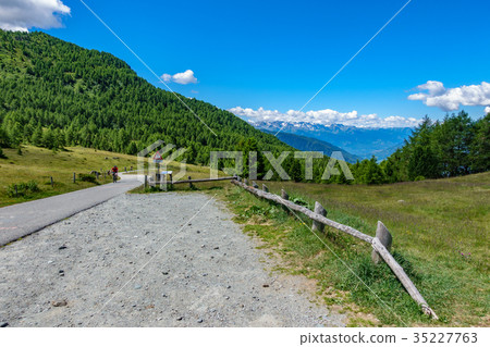 Reaching Mortirolo pass summit 35227763