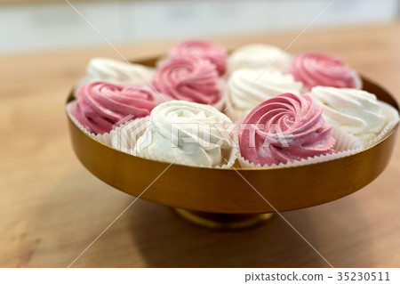 zephyr or marshmallow on cake stand zephyr or marshmallow on cake stand 35230511