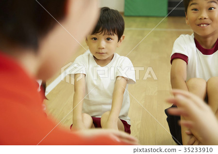 Kids at the gym class teaching instructional story 35233910