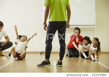Gymnastics classroom instruction training kids Gymnastics classroom instruction training kids 35233960