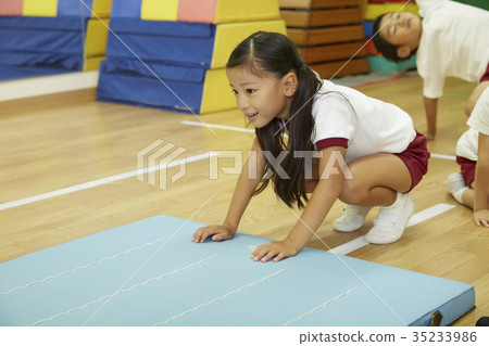 Kids doing exercise on mats 35233986