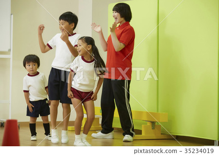 Gymnastics classroom instruction training kids 35234019
