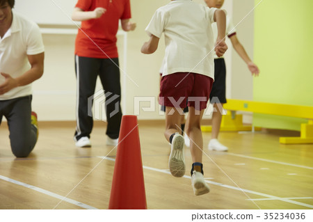 體操課堂教學培訓孩子 體操課堂教學培訓孩子 35234036