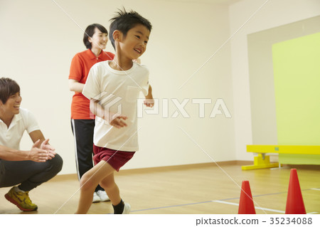 體操課堂教學培訓孩子 35234088
