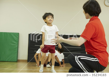 體操教室兒童指導姿勢姿勢 35234183