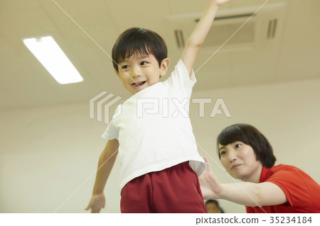 體操教室兒童指導姿勢姿勢 35234184