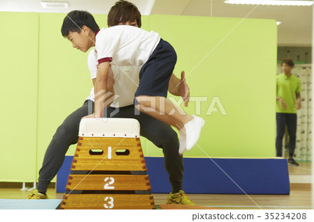 體操課堂教學跳箱兒童 體操課堂教學跳箱兒童 35234208