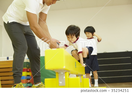 Gymnastics classroom average balance child 35234251