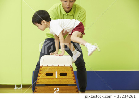 體操課堂教學跳箱兒童 35234261