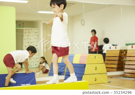 Gymnastics classroom average balance child 35234296