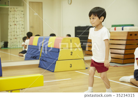 體操教室平均平衡孩子 體操教室平均平衡孩子 35234315