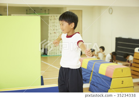 Gymnastics classroom average balance child 35234338