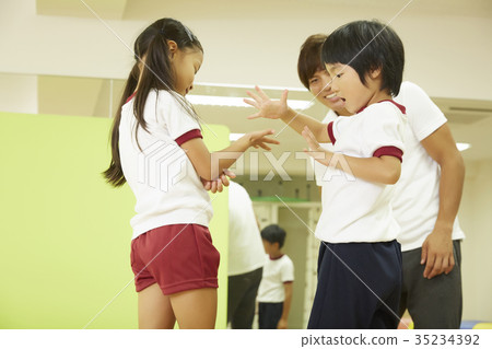 Gymnastics classroom average stand kids 35234392