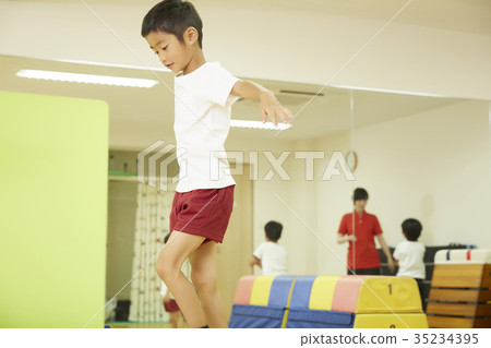 Gymnastics classroom average balance child Gymnastics classroom average balance child 35234395