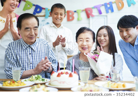 Three generations family celebration 35234402