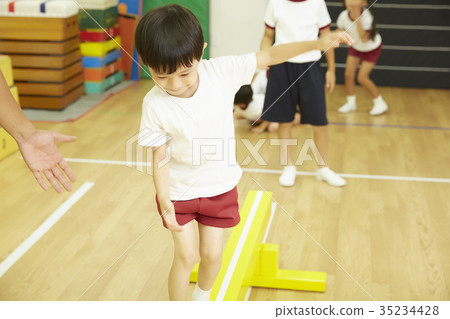 Gymnastics classroom average balance child 35234428