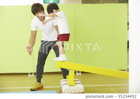 Gymnastics classroom children instruction average 35234452