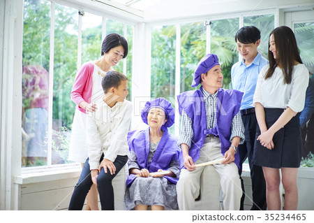 三代家庭慶祝 35234465