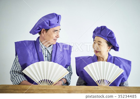 老夫婦的慶祝活動 老夫婦的慶祝活動 35234485