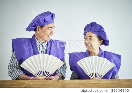 老夫婦的慶祝活動 老夫婦的慶祝活動 35234500