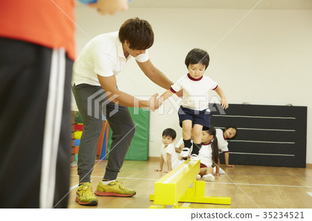 Gymnastics classroom average balance child 35234521
