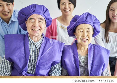 老夫婦的慶祝活動 老夫婦的慶祝活動 35234540