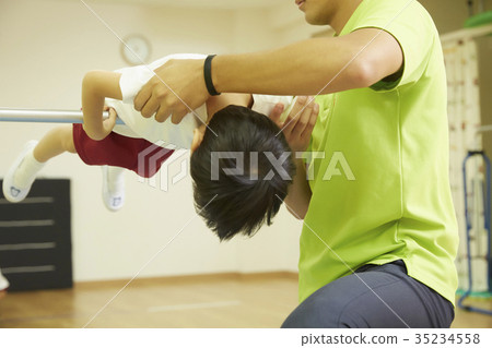 Gymnastics class iron rod kids 35234558