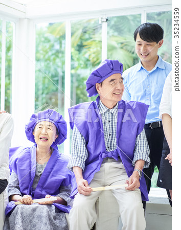 老夫婦的慶祝活動 老夫婦的慶祝活動 35234559