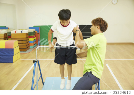 Gymnastics class iron rod kids 35234613
