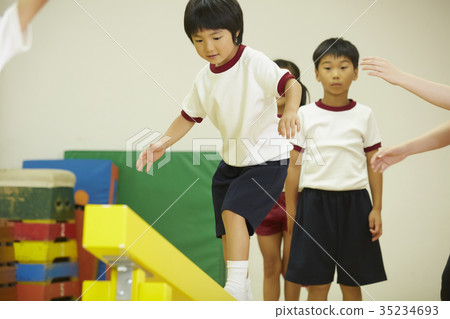 Gymnastics classroom average balance child 35234693