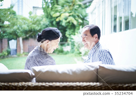 老年夫婦 35234704