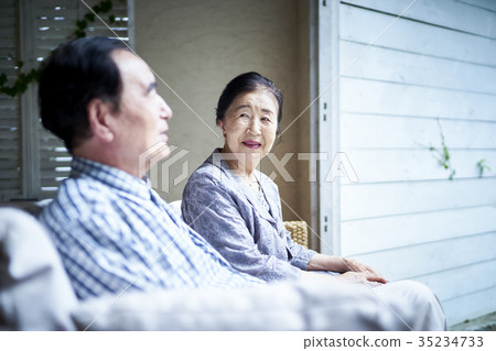 Elderly couple 35234733