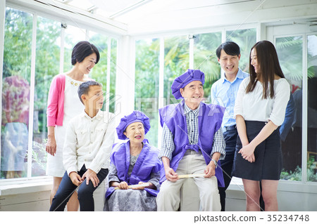 老夫婦的慶祝活動 老夫婦的慶祝活動 35234748