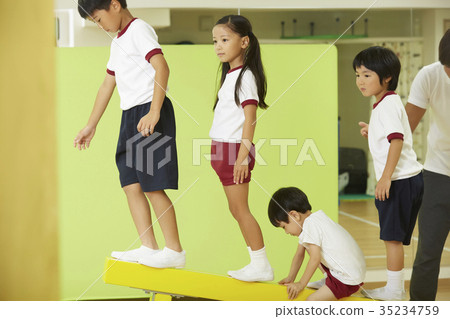 Gymnastics classroom children instruction average 35234759