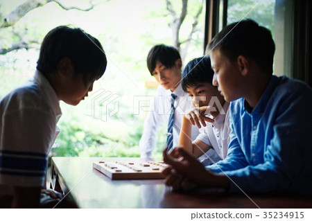 一個學習將棋的男孩 一個學習將棋的男孩 35234915