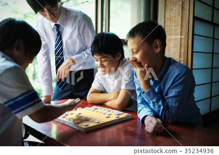 一個學習將棋的男孩 一個學習將棋的男孩 35234936