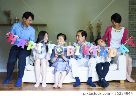 三代家庭慶祝 35234944
