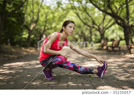 Women stretching 35235057