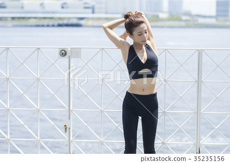 Women stretching 35235156