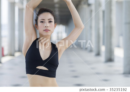 女人伸展 35235192