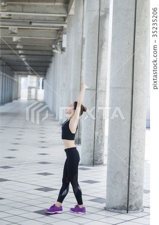 Women stretching 35235206