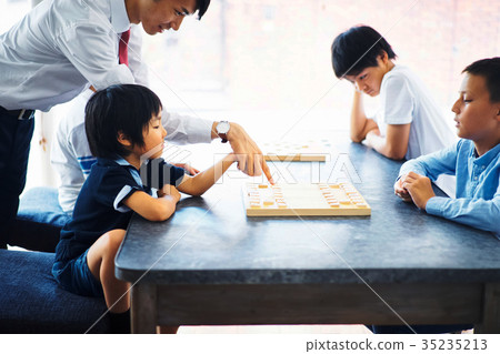 一個學習將棋的男孩 35235213