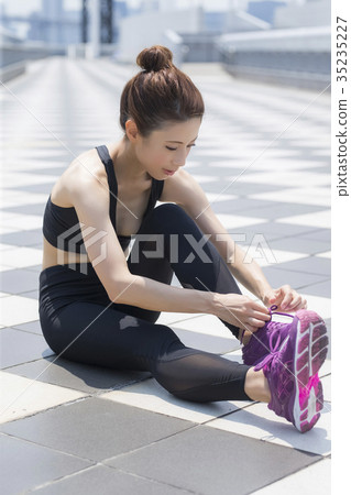 運動裝的女性 35235227