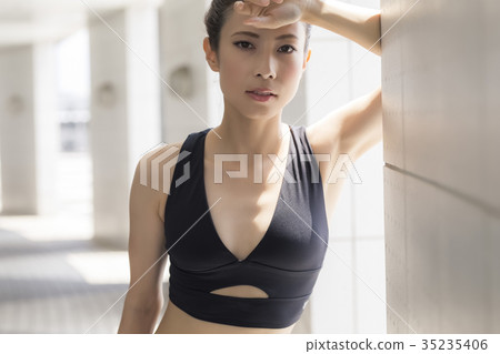 Women of sportswear 35235406