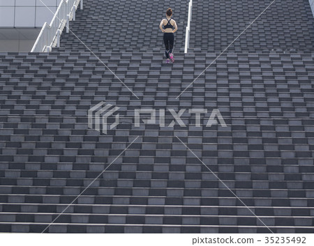 跑步的女人 跑步的女人 35235492