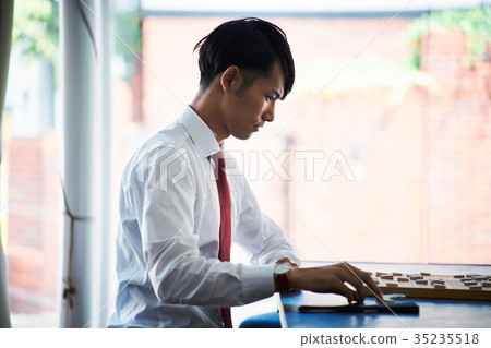 Men pointing to Shogi Men pointing to Shogi 35235518