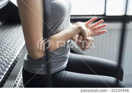 運動裝的女性 35235846